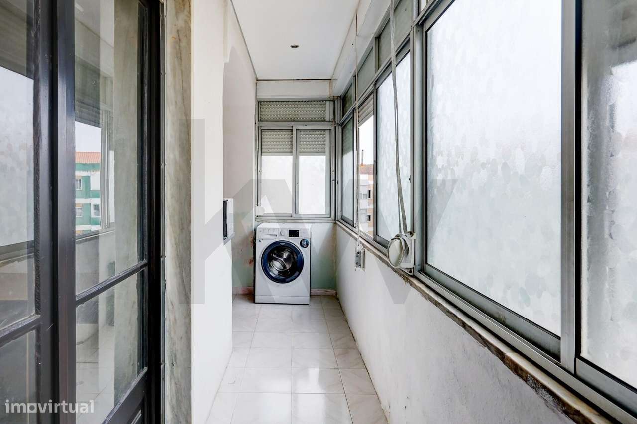 Apartamento T3 Monte da Caparica Rua General Humerto Delgado-43