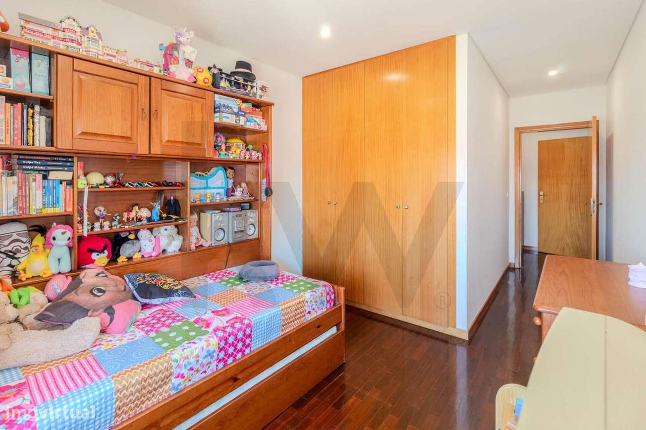Apartamento T2 ao  centro de Rio Tinto, junto ao Metro, com garagem, e-11