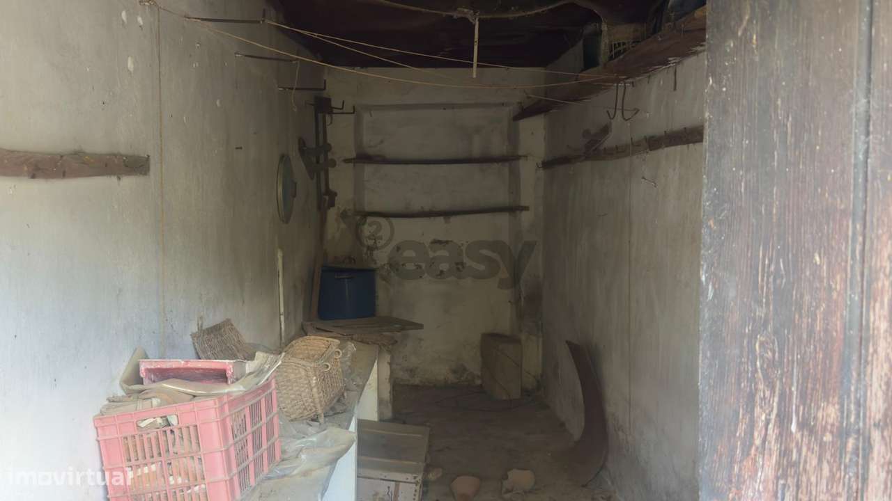 Moradia para remodelar com 8 divisões, 2 anexos e quintal, Castro Verd - Grande imagem: 5/21