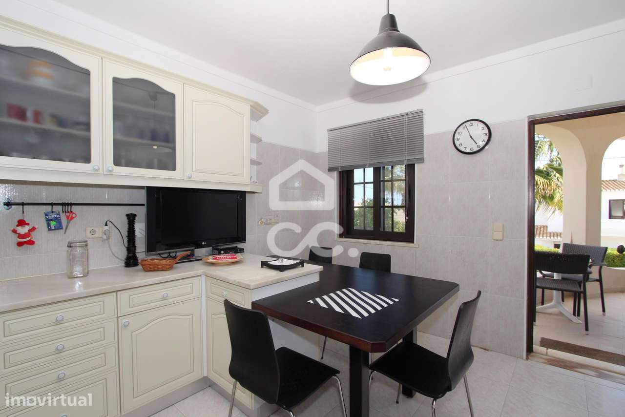 Moradia T4 em Alporchinhos - Porches com Piscina e Vista Mar a 2 minut-17