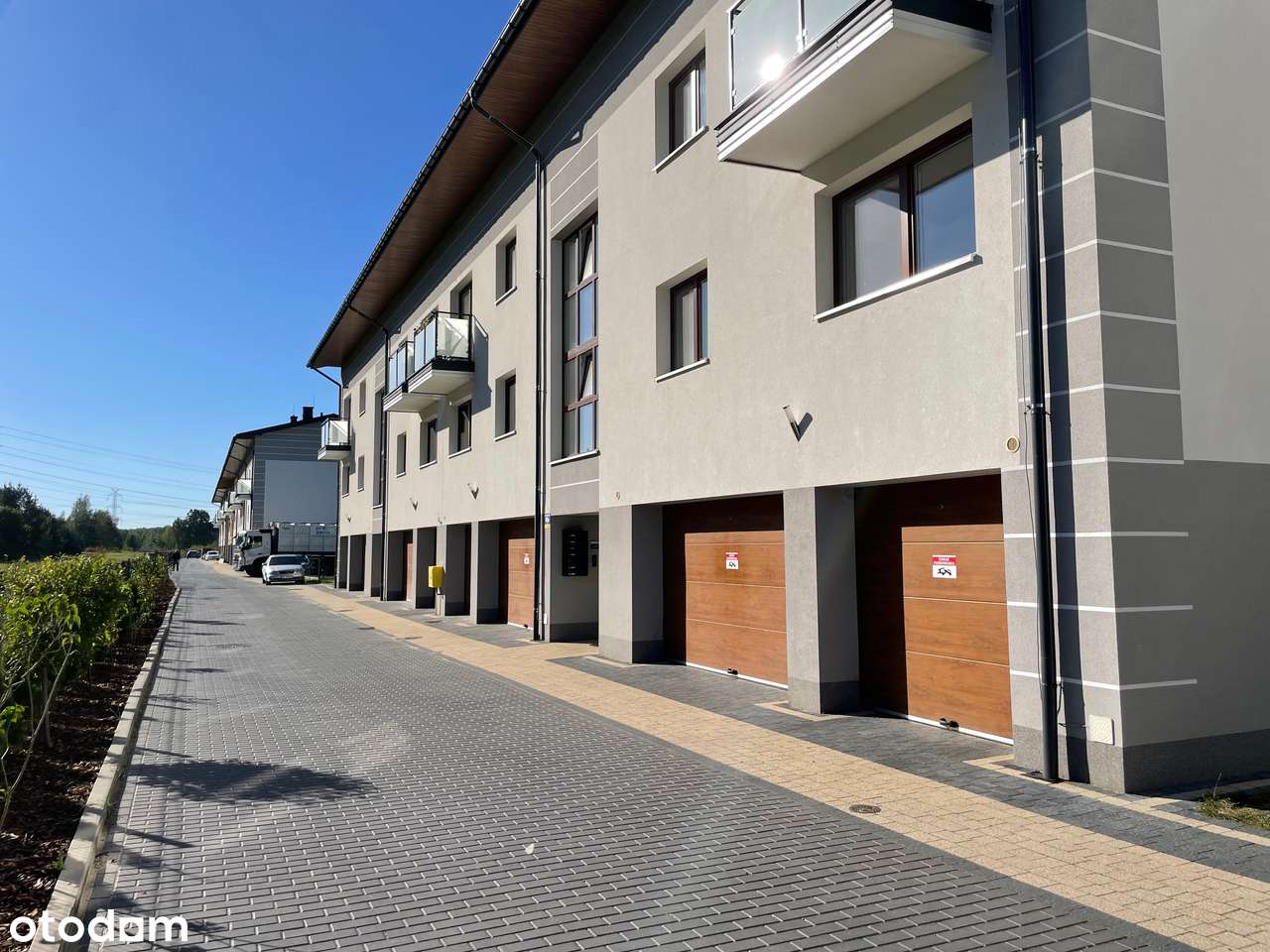 Nowoczesne 3-pokojowe mieszkanie z balkonem i garażem-0