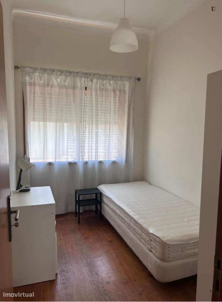 Quarto - localizado em Cedofeita Porto - Grande imagem: 4/6