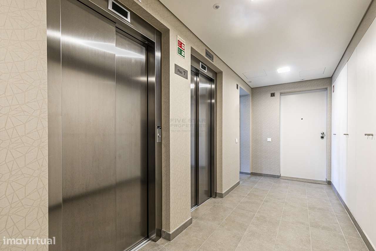 Arrendamento - T1 - Miraflores - Celere - Garagem e Arrecadação - Grande imagem: 4/32