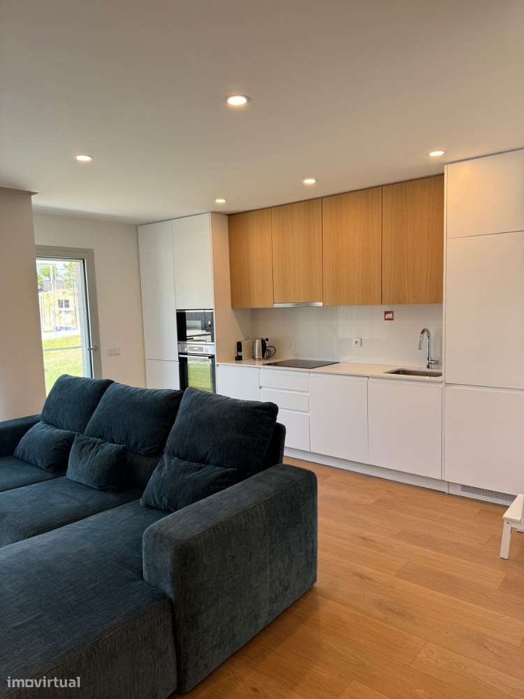 Apartamento T2 com varanda e parqueamento, condominio com piscina, ...-5