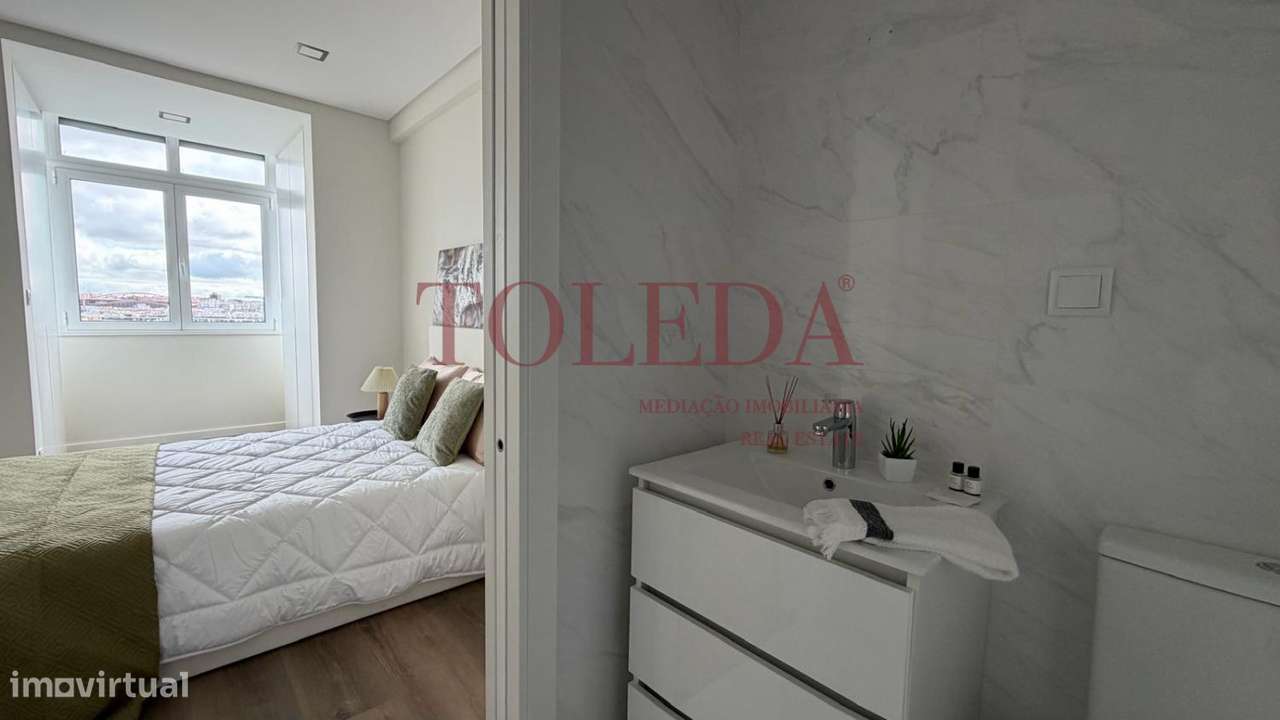 Apartamento T3 Remodelado em Benfica com terraço-27