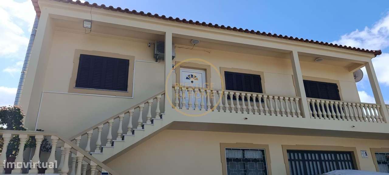 1º Andar com cinco assoalhadas - Grande imagem: 2/37