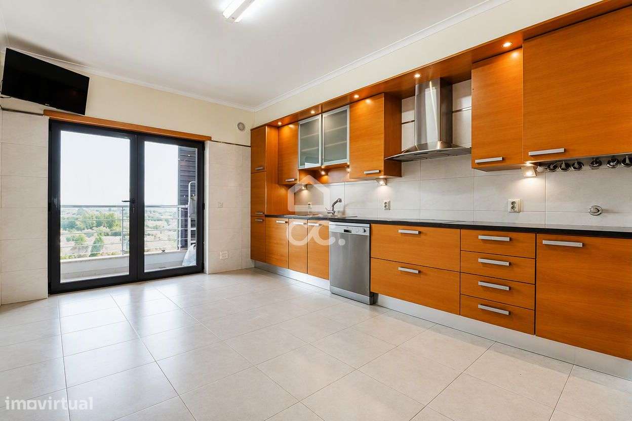 Apartamento T3 com garagem na Quinta de São Luís, Pereira.-0