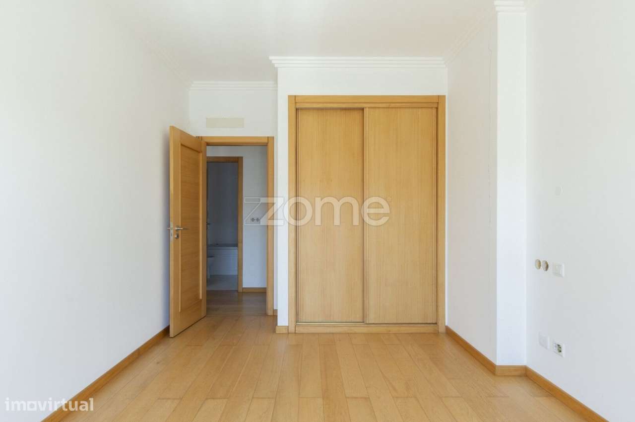 Apartamento T3 Paço de Arcos, varanda, vista mar e garagem-18