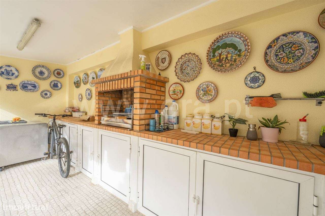 Moradia isolada de gaveto T4; Quinta de Valadares-26