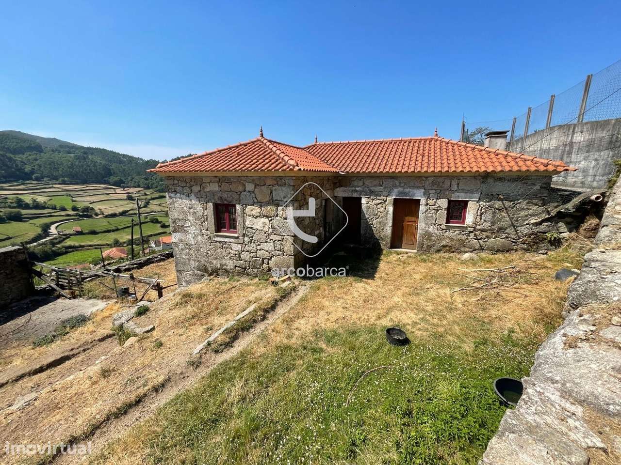 Propriedade com moradia recuperar, 4.700m2 de terreno, vistas excelent-12