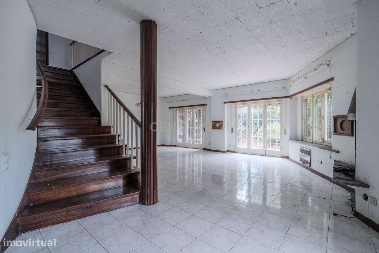 Moradia T4 com Anexo | Localização Premium | Espaços Amplos e Área Ex - Grande imagem: 5/22