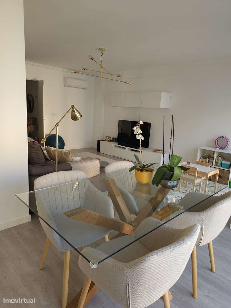 Apartamento T3 com varanda, ar condicionado e elevador-14