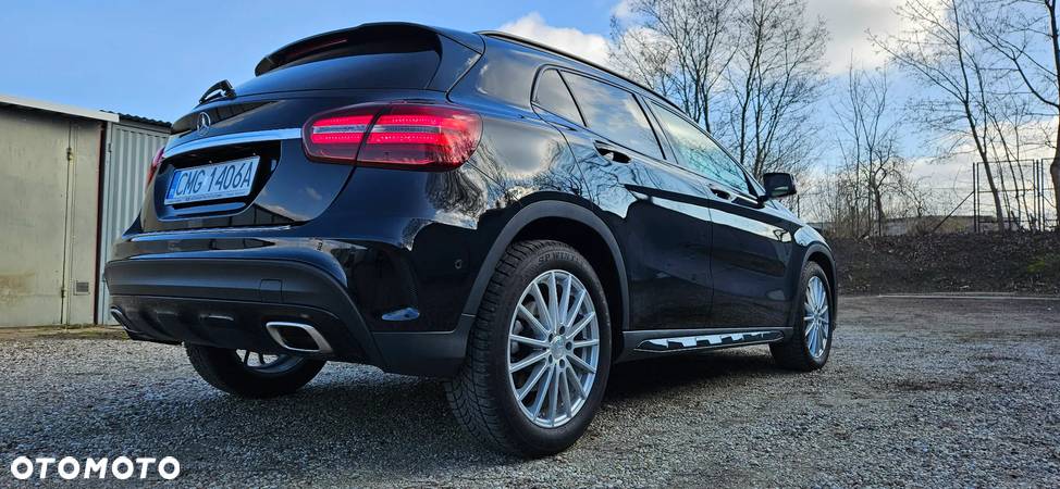 Mercedes-Benz GLA 250 7G-DCT AMG Line - 11