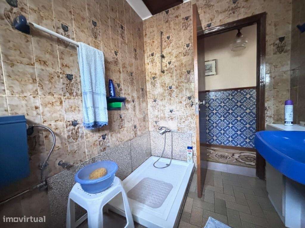 Moradia BI-FAMILIAR com amplas varandas-39