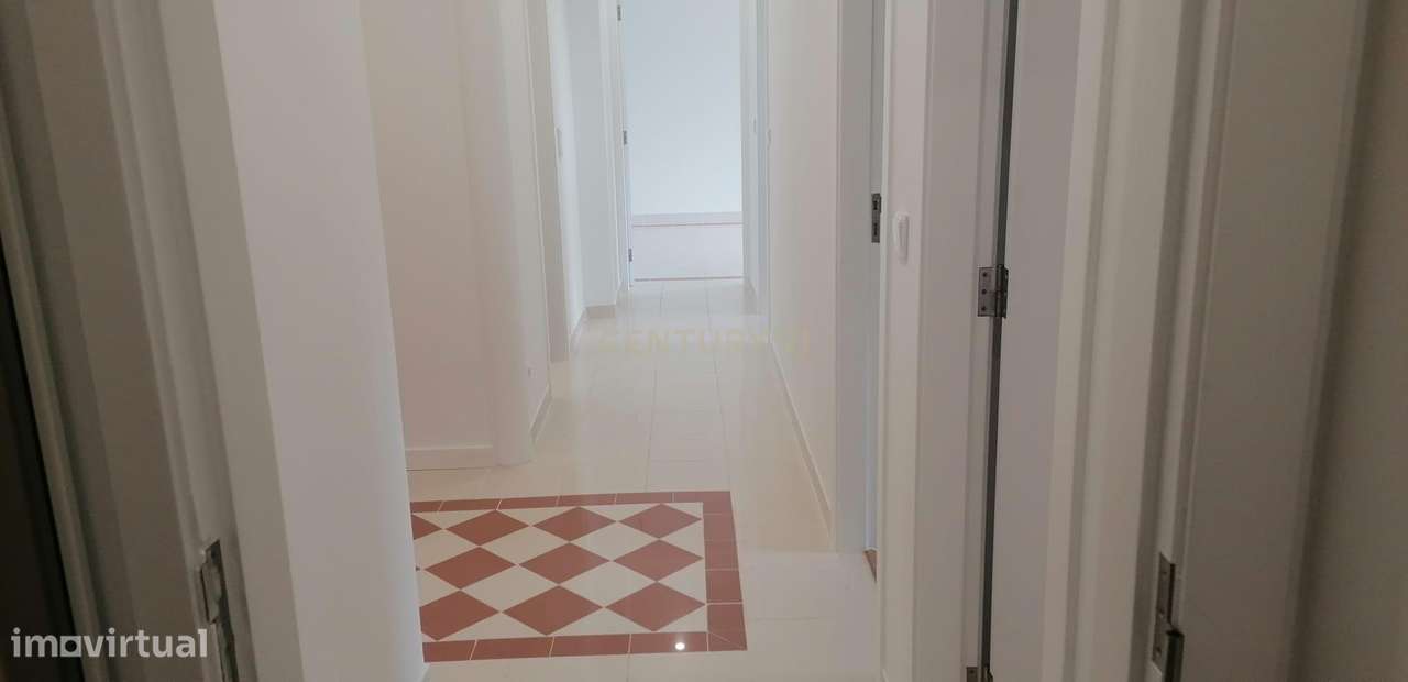 Apartamento de 4 Assoalhadas com Vista sobre o Parque da Paz situado n-7