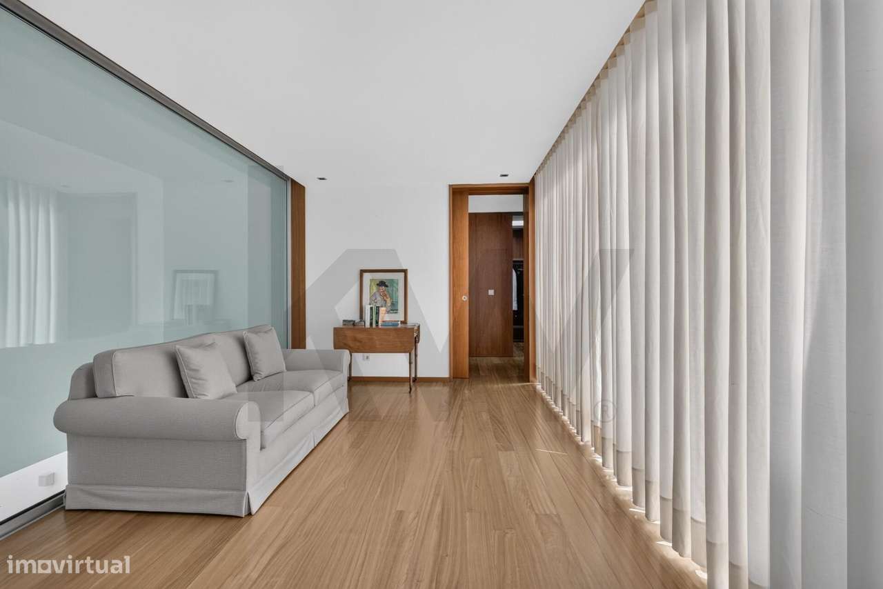Moradia T5 de Luxo com Piscina e Lote de 2.773 m2-27