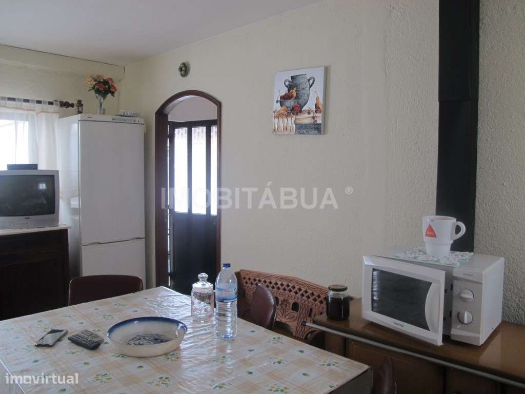 Moradia tradicional com 4 quartos com um grande jardim, pátio, área...-8