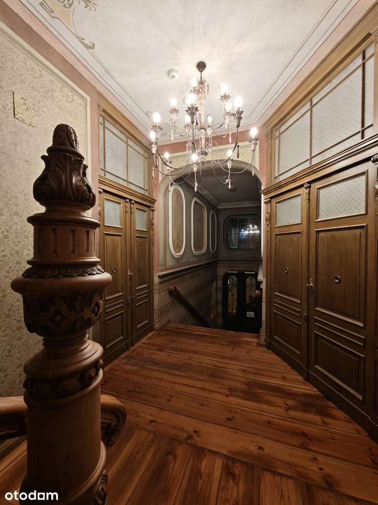 Unikatowy loft w sercu Poznania – cegła – szklane sufity -dwupoziomowy-16