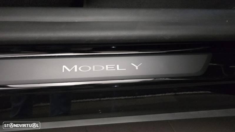 Tesla Model Y Long Range Dual Motor AWD - 11