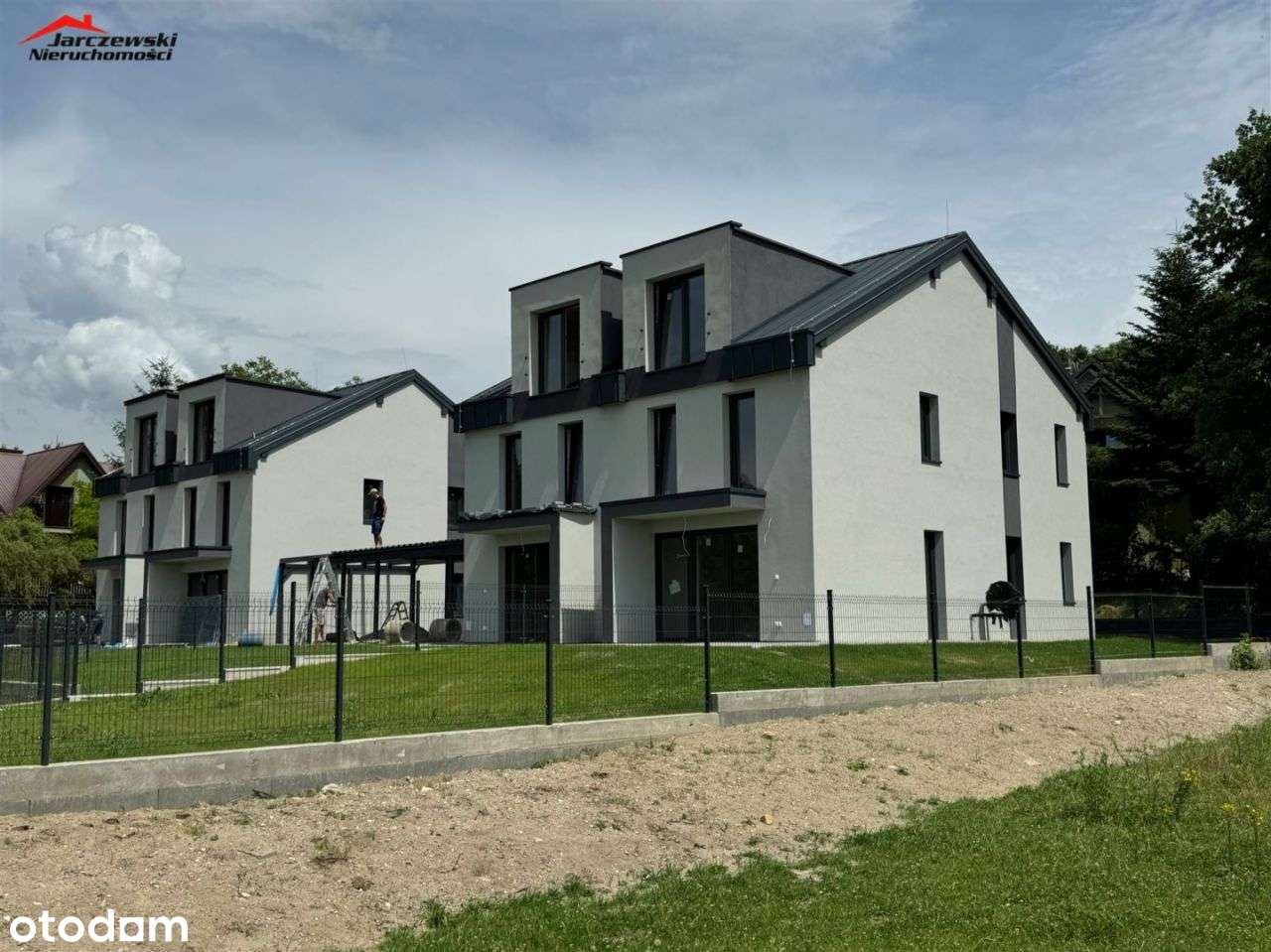 Dom bliźniak w kameralnej inwestycji na Bielanach-4