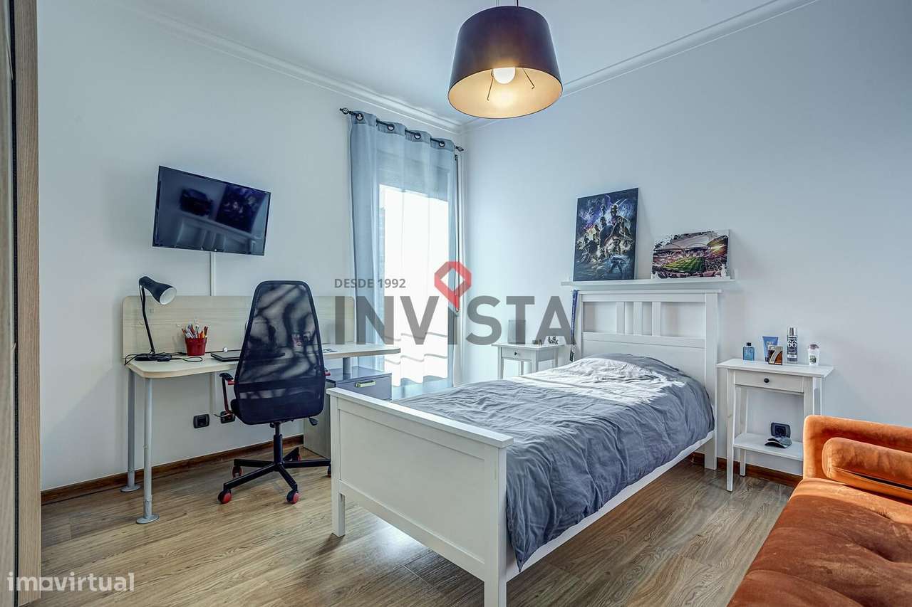 Moradia no Centro de Alverca com piscina-25