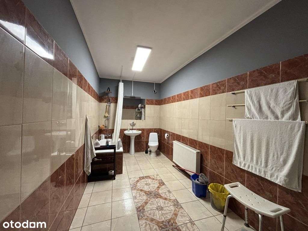 Budynek wolnostojący wraz zabudowaniami-12