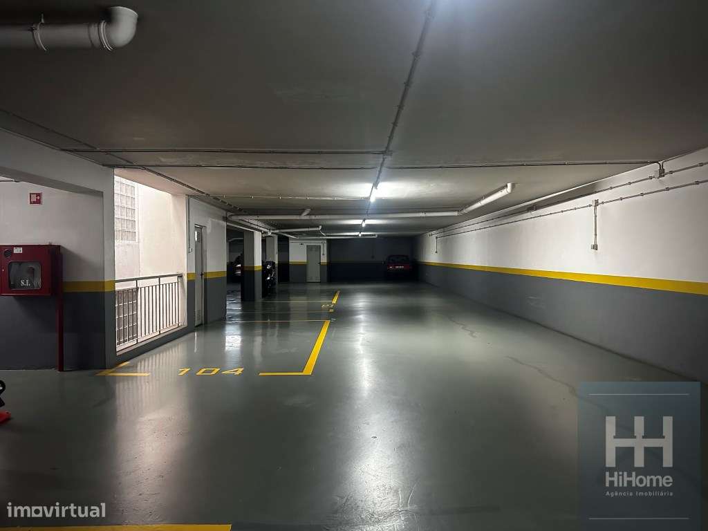 Estacionamento coberto no Edifício Costa Sol na Ajuda - Grande imagem: 5/10