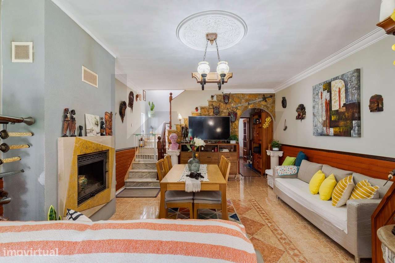 Moradia T3+2 com Piscina e Cave Independente — Quinta do Conde-11