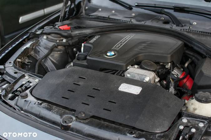 BMW Seria 3 328i Sport-Aut Sport Line - 33