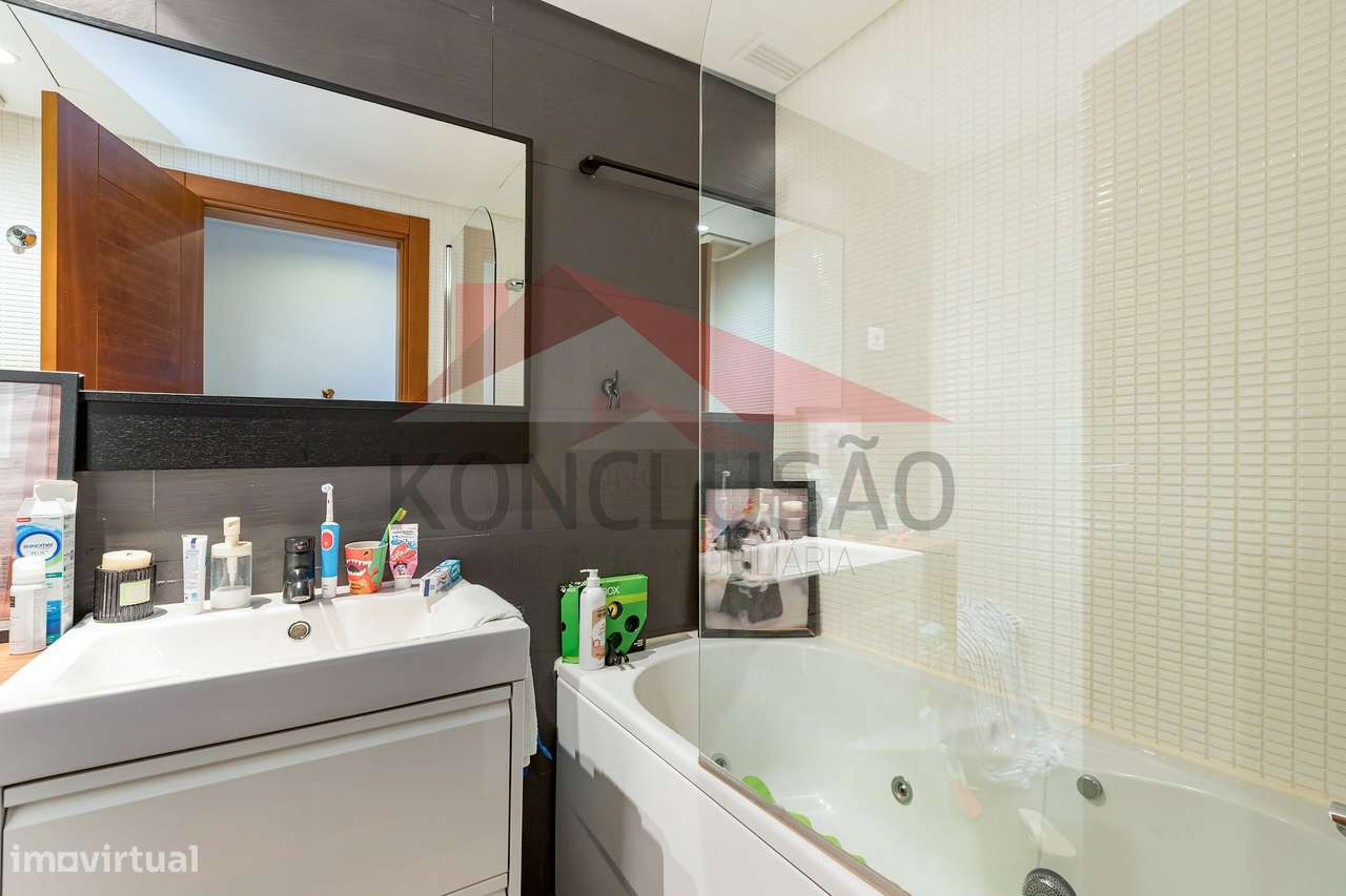 ** Excelente T3 Remodelado na Malvarosa com Garagem para 3 Viaturas...-13