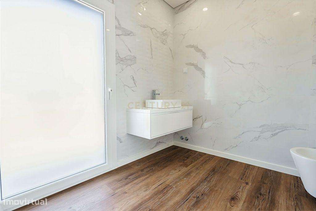 Moradia T4+1 de Luxo - Sobreda - Charneca de Caparica-26