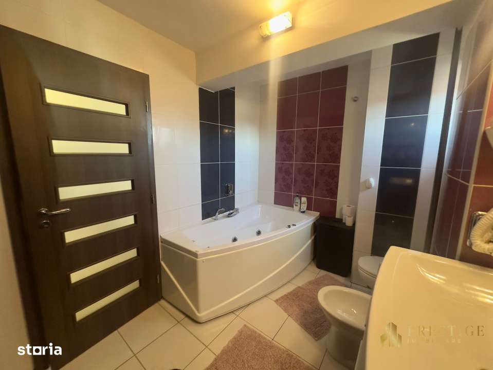 Apartament spatios tip C cu 3 camere de vanzare pe Bld. Decebal-Oradea-12