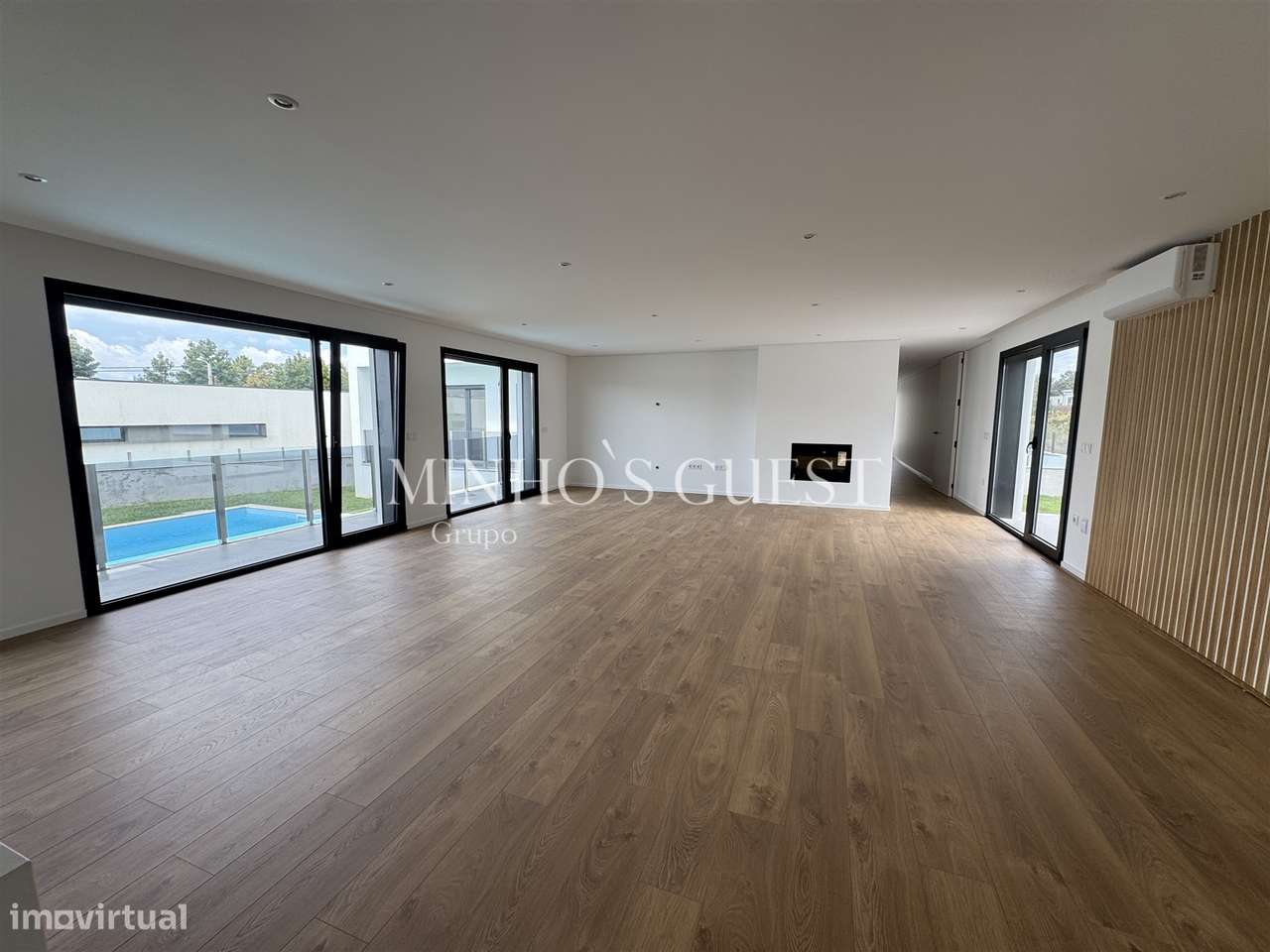 Moradia V3 +1 Individual inserida em lote de 800m c/ Piscina, 3 Suites - Grande imagem: 4/24