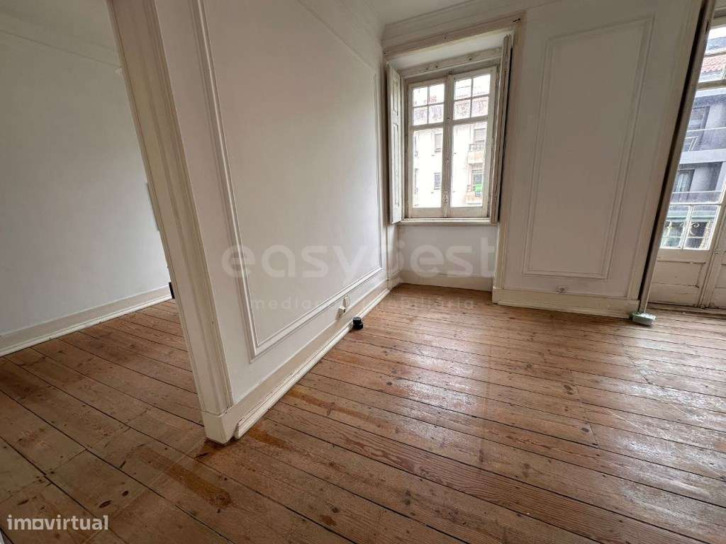 Apartamento T5 para Remodelar | 4.º Andar | 142 m² - Grande imagem: 3/35