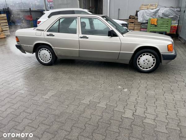 Mercedes-Benz W201 (190) - 5