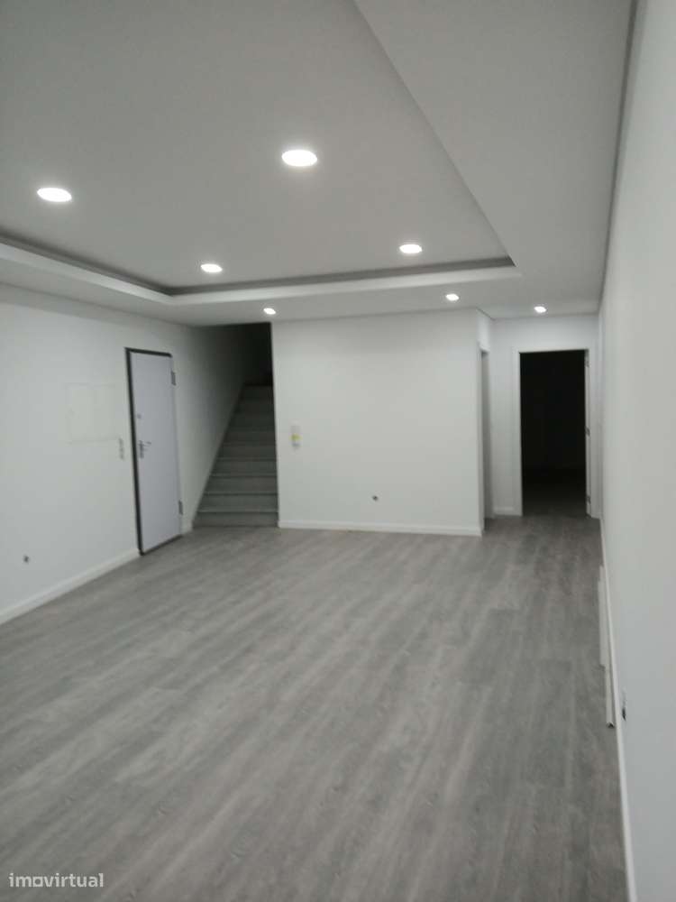 Moradia T3 geminada com jardim e garagem - Grande imagem: 4/20