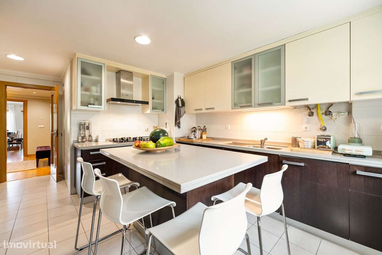Apartamento T4 com estacionamento, Carnaxide, Oeiras-8