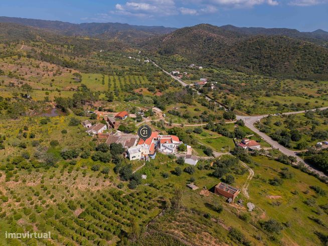 Moradia Tradicional Algarvia com Anexo e Terreno Amplo em Casa Branca,-42