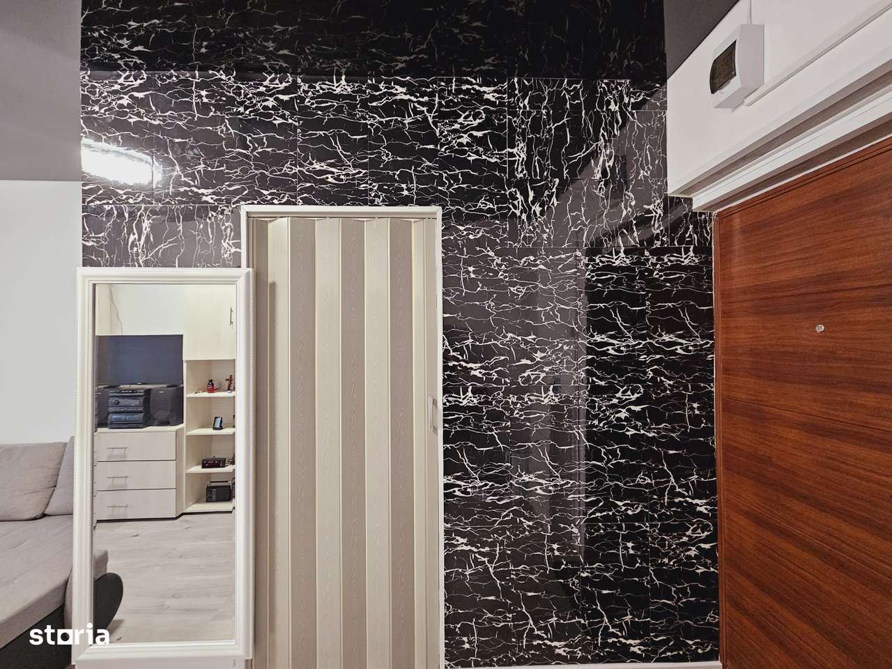 Garsoniera la cheie, zona Port-6