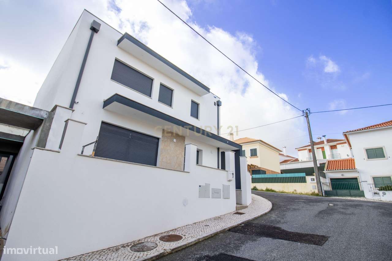 Moradia T3 Nova - Gaveto nas Villas do Olival – Arquitetura Moderna a - Grande imagem: 2/16