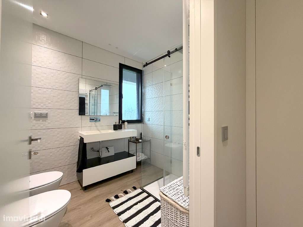 Moradia T4+1 moderna à venda em Picheleiros, Azeitão-32