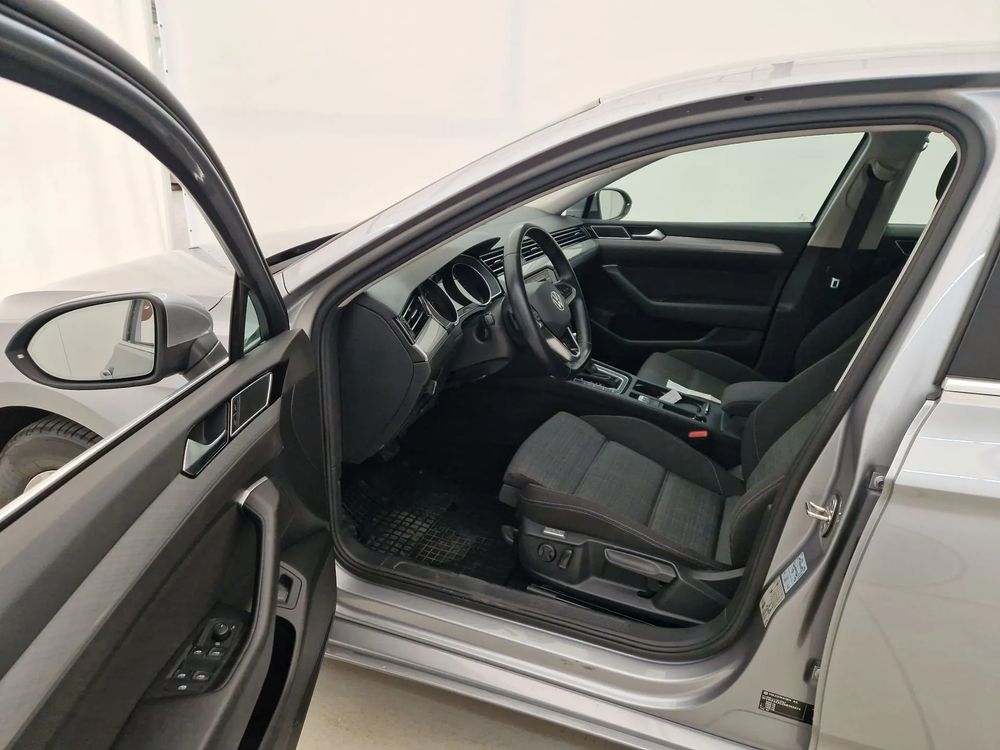 Volkswagen Passat Petrol 150CP 2019 Foto 8