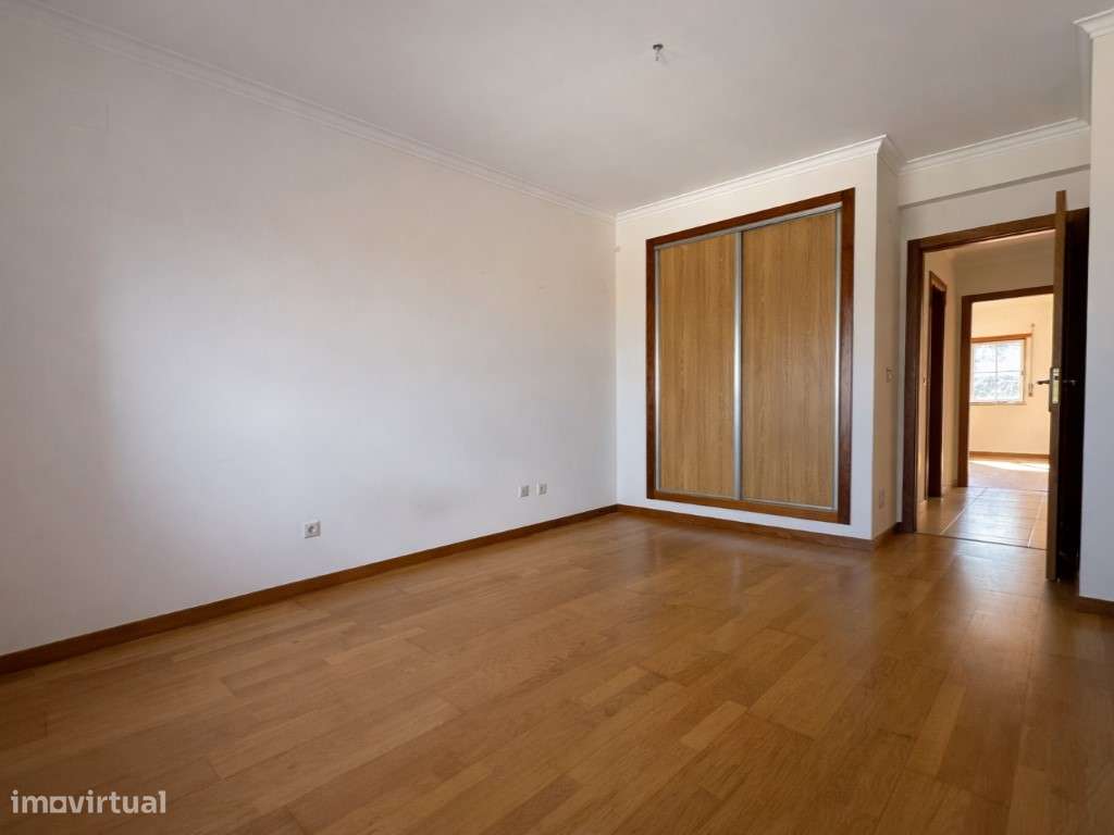 T3 com Varanda, Arrecadação e 2 Lugares de Garagem-20