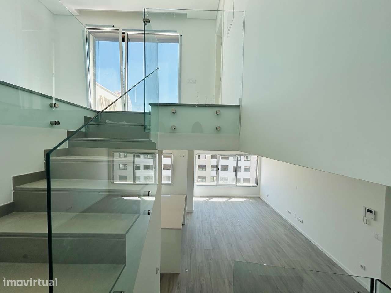 Moderno T4 Duplex com Terraço e Garagem-15