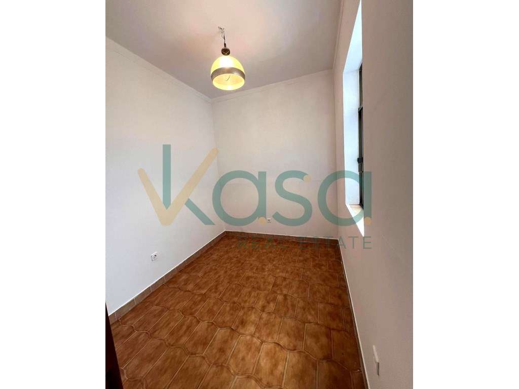 Excelente T2 oportunidade no coração do Barreiro ideal para investi...-7