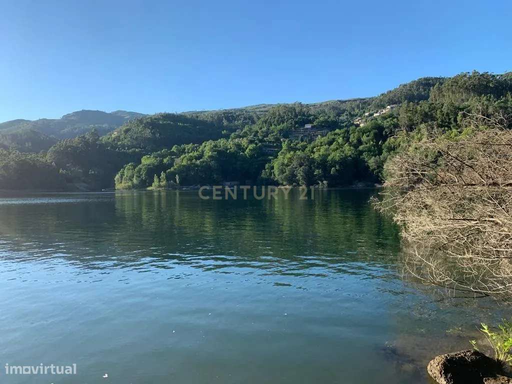 **Paraíso Natural à Venda no Gerês: Terreno Espetacular com Acesso ao - Grande imagem: 4/21
