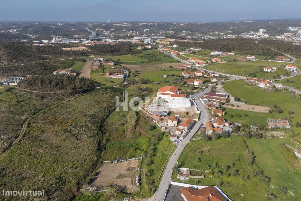 Moradia T3 com terreno de 2.157 m² – Raposeira, Colmeias | Leiria-54