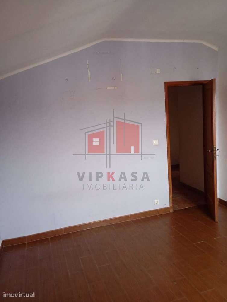 Moradia T2 para pequena remodelação-6