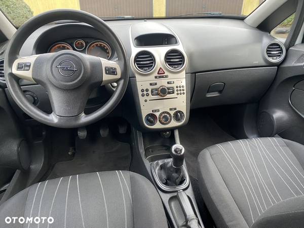 Opel Corsa 1.2 16V Essentia - 9