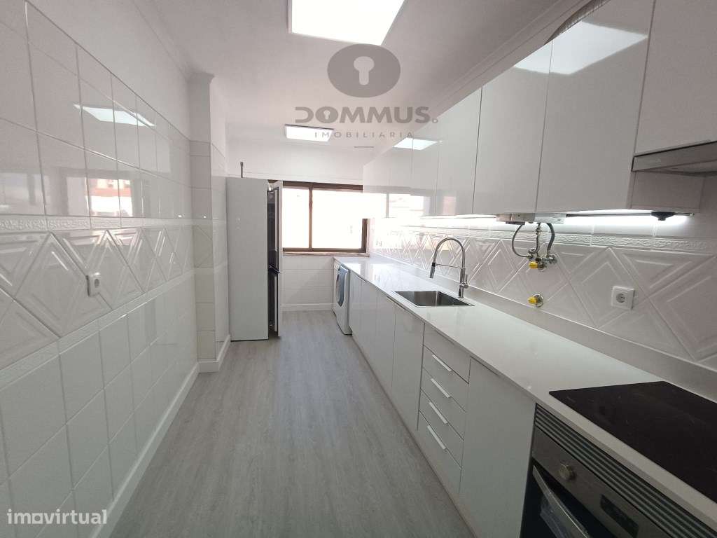 Apartamento T2 Remodelado c/ Arrecadação em São Marcos-4